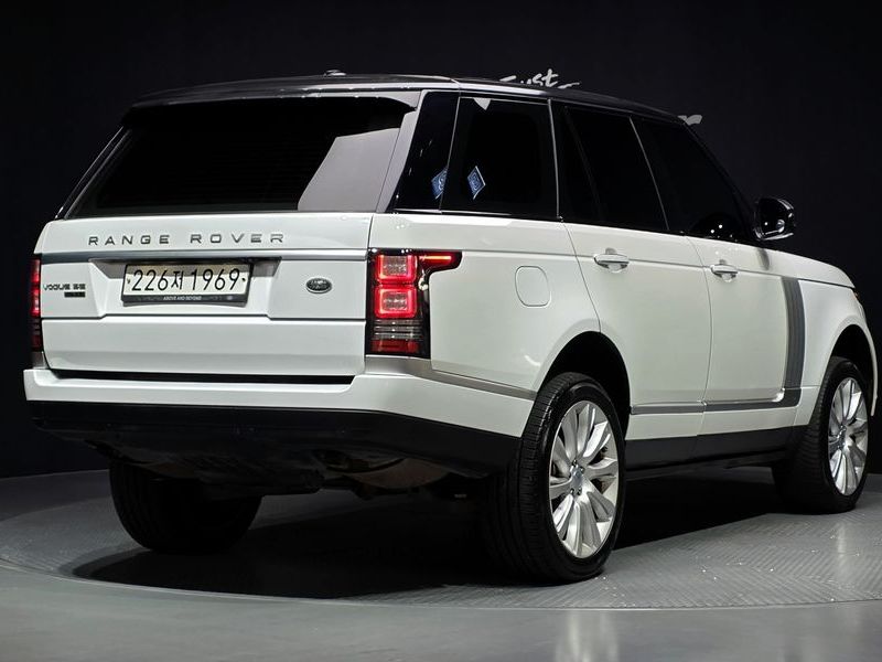 2016 Land Rover Range Rover 4.4 SDV8 Vogue SE DIESEL photo 2