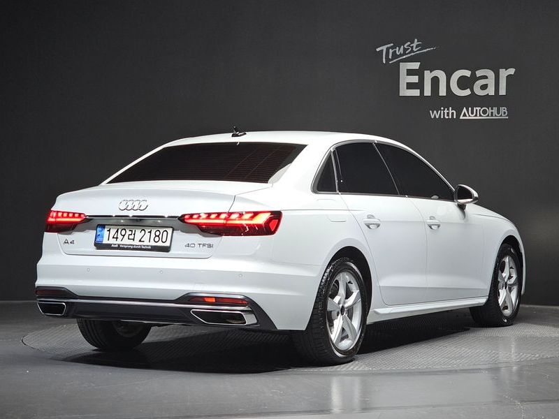 2022 Audi A4 40 TFSI photo 2