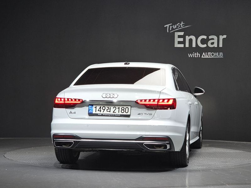 2022 Audi A4 40 TFSI photo 4