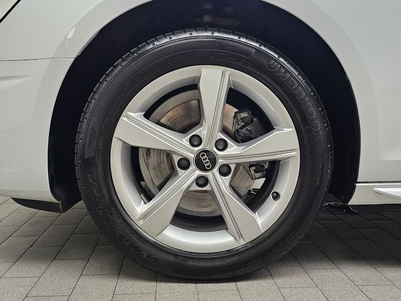 2022 Audi A4 40 TFSI photo 5