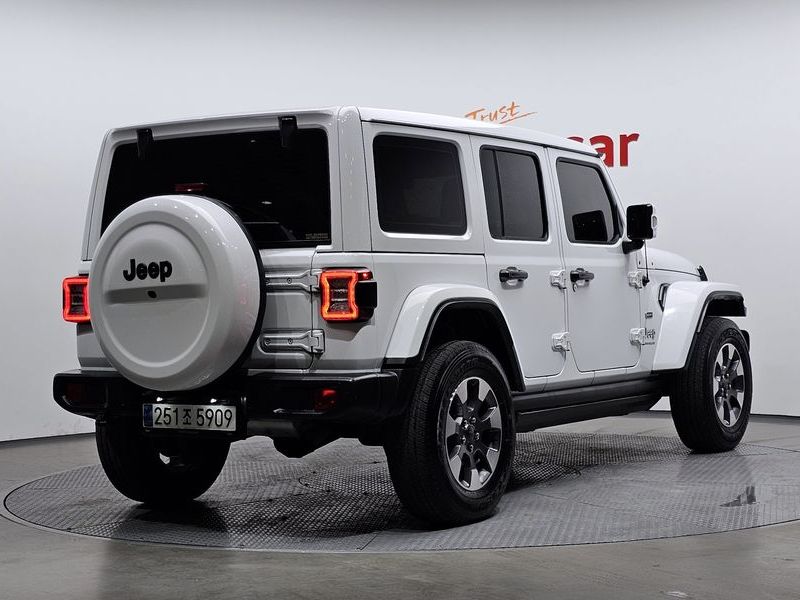 2023 Jeep Wrangler 2.0 Overland Power Top 4Door photo 2