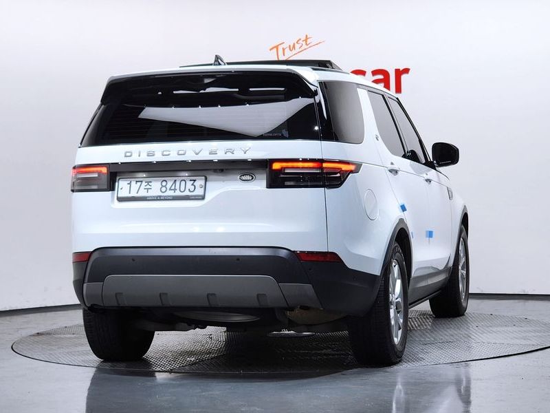 2019 Land Rover Discovery 2.0 SD4 SE photo 4