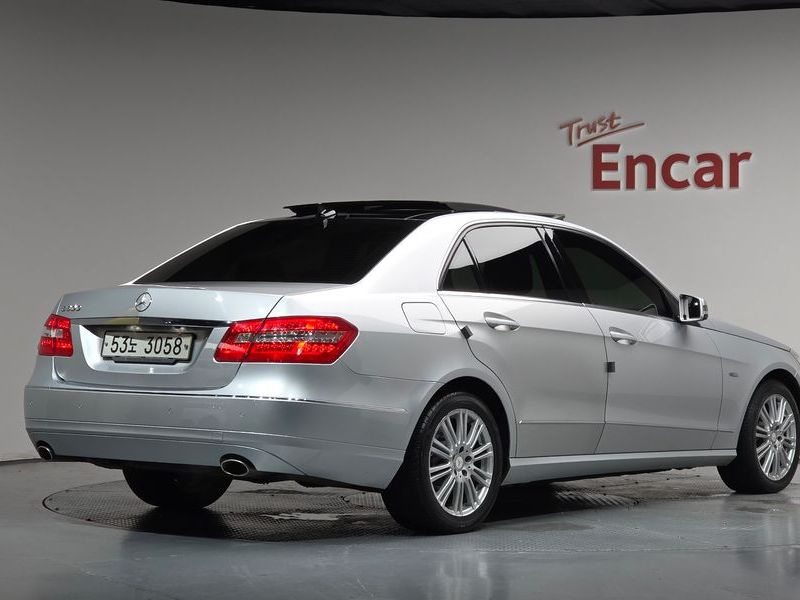 2012 Mercedes-Benz E-Class W212 E300 Elegance photo 2