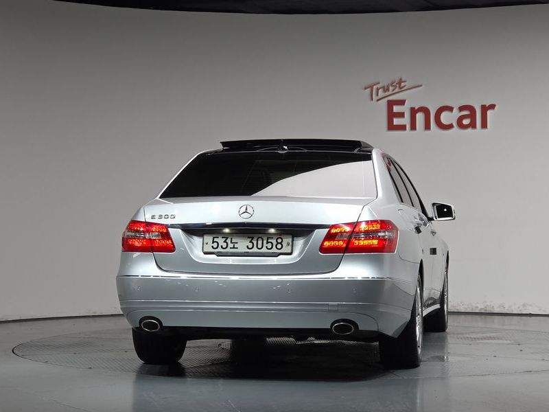 2012 Mercedes-Benz E-Class W212 E300 Elegance photo 4