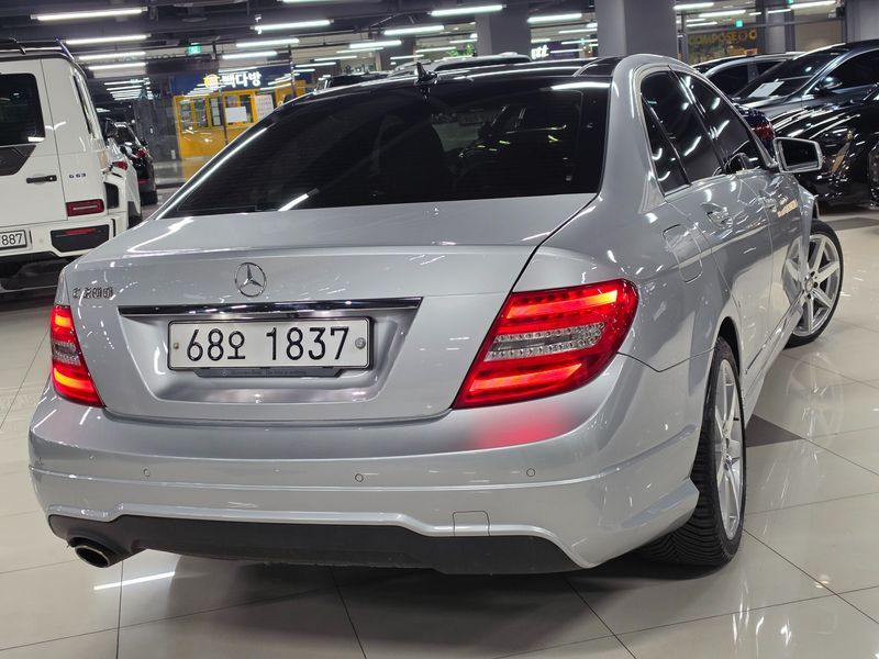 2013 Mercedes-Benz C-Class W204 C200 CGI Avantgarde Style Package photo 2