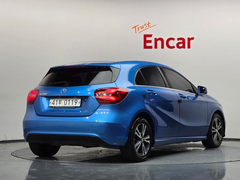 2017 Mercedes-Benz A-Class W176 A200 photo 2