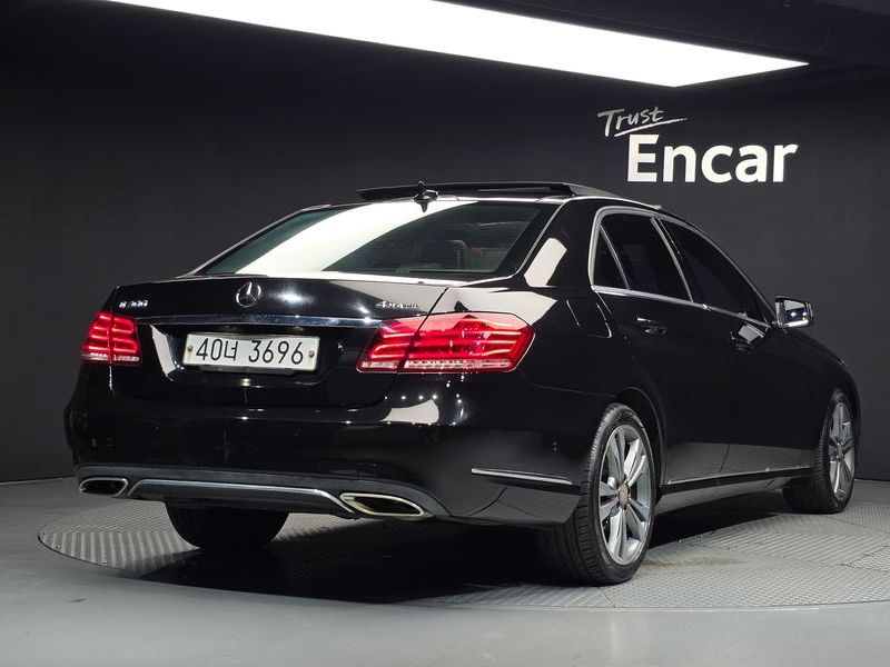 2014 Mercedes-Benz E-Class W212 E300 4MATIC Avantgarde photo 2