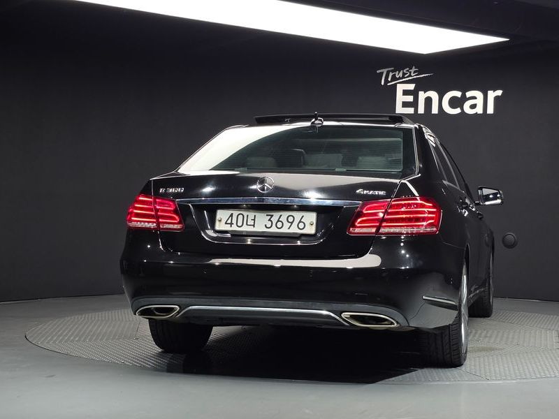 2014 Mercedes-Benz E-Class W212 E300 4MATIC Avantgarde photo 4