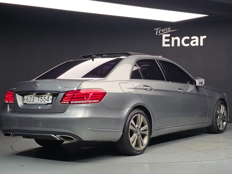 2015 Mercedes-Benz E-Class W212 E300 4MATIC Avantgarde photo 2