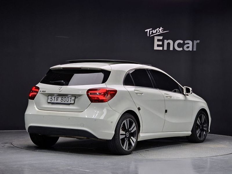2018 Mercedes-Benz A-Class W176 A200 photo 2