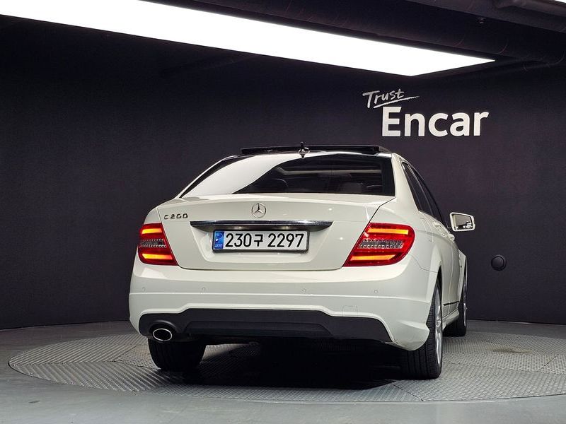 2012 Mercedes-Benz C-Class W204 C200 CGI AVANTGARDE photo 4