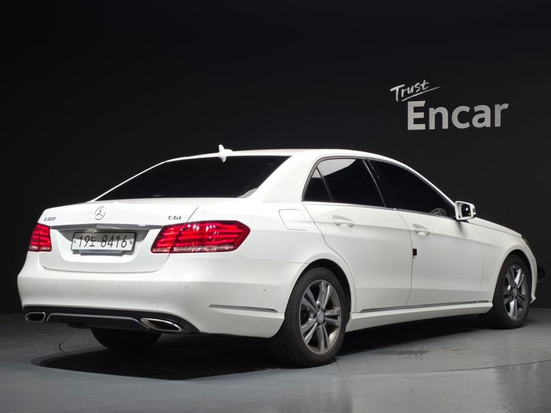 2016 Mercedes-Benz E-Class W212 E220 CDI Avantgarde photo 2