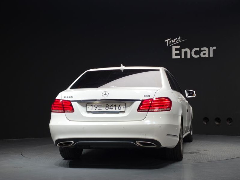2016 Mercedes-Benz E-Class W212 E220 CDI Avantgarde photo 4