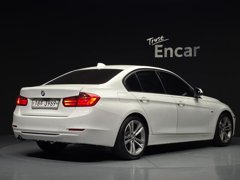 2012 BMW 3-Series 320d Sport photo 2