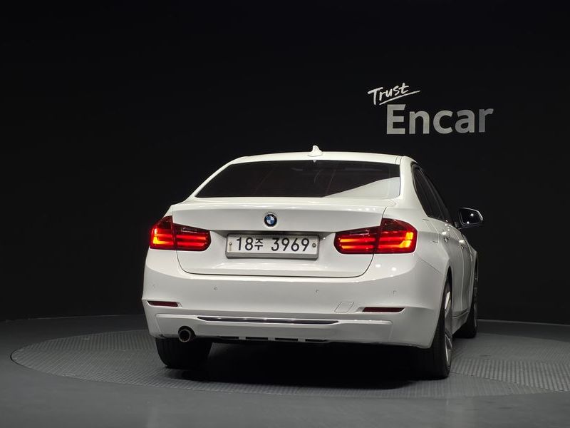 2012 BMW 3-Series 320d Sport photo 4