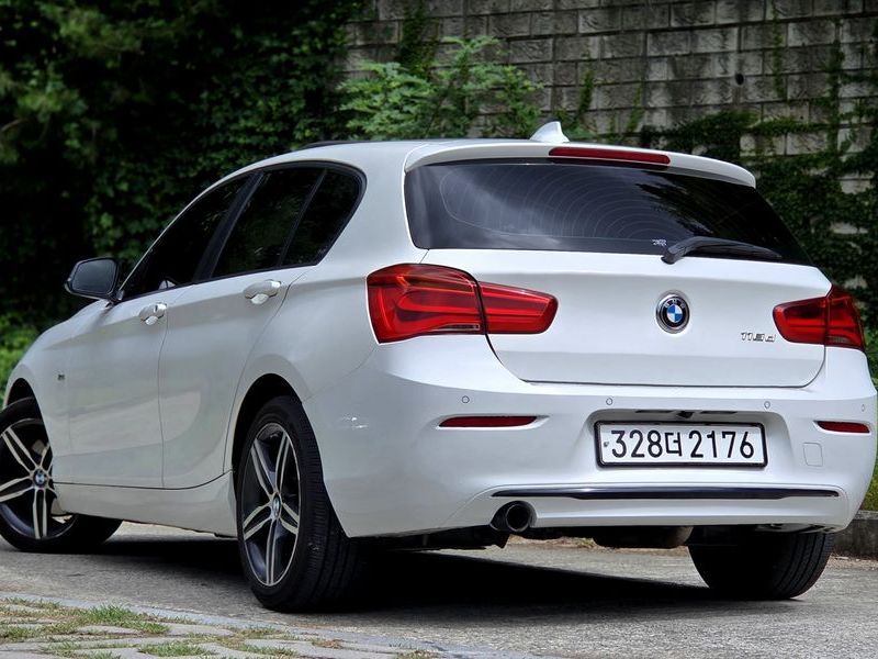 2017 BMW 1-Series 118d Sport 5Door photo 3