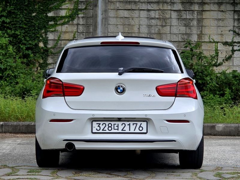 2017 BMW 1-Series 118d Sport 5Door photo 5