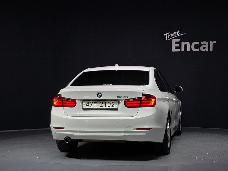 2014 BMW 3-Series 320i photo 4