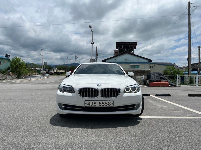 2012 BMW 5-Series 520d photo 3