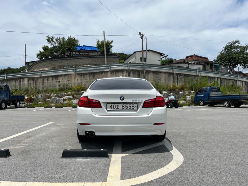 2012 BMW 5-Series 520d photo 4
