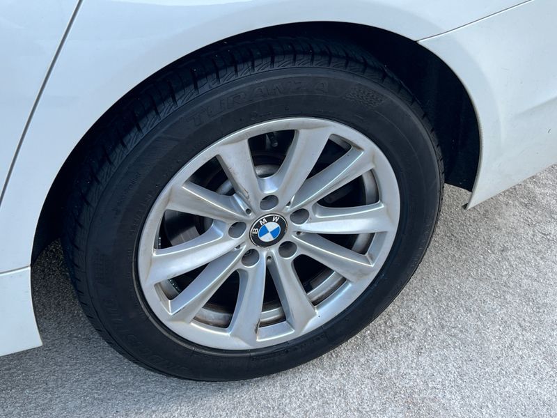 2012 BMW 5-Series 520d photo 5