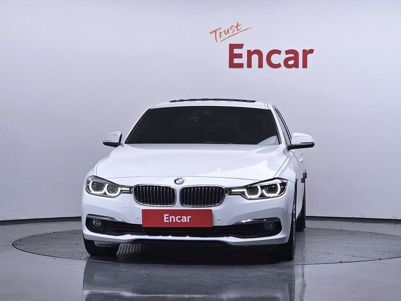 2016 BMW 3-Series 320i Luxury photo 3