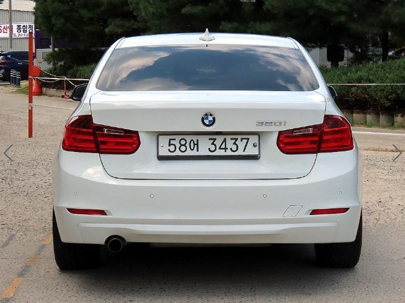 2012 BMW 3-Series 320i photo 4