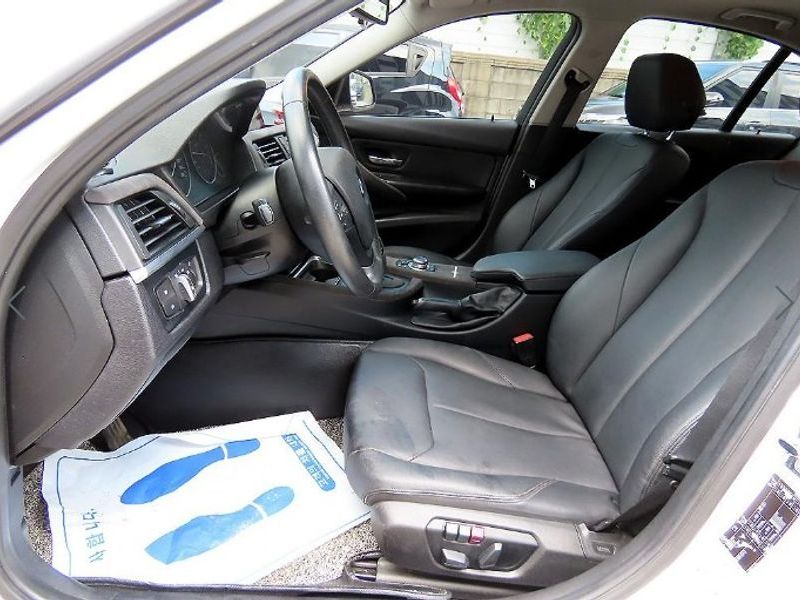 2012 BMW 3-Series 320i photo 5