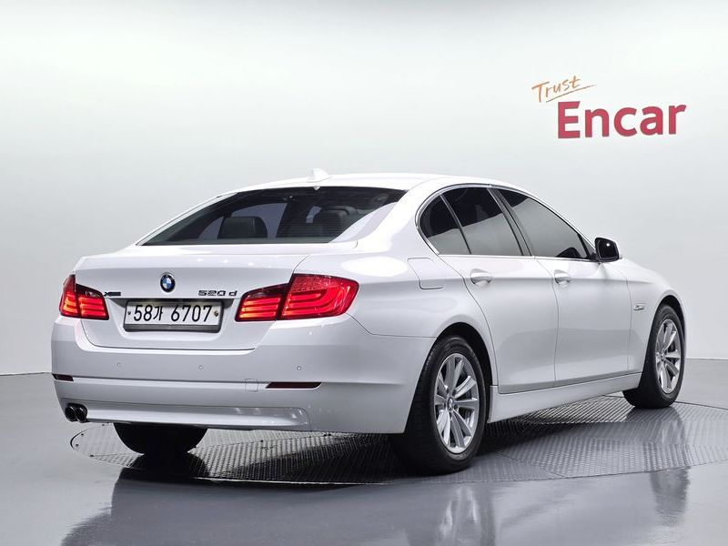 2013 BMW 5-Series 520d photo 2