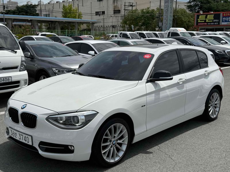 2015 BMW 1-Series 118d Sport 5Door photo 2
