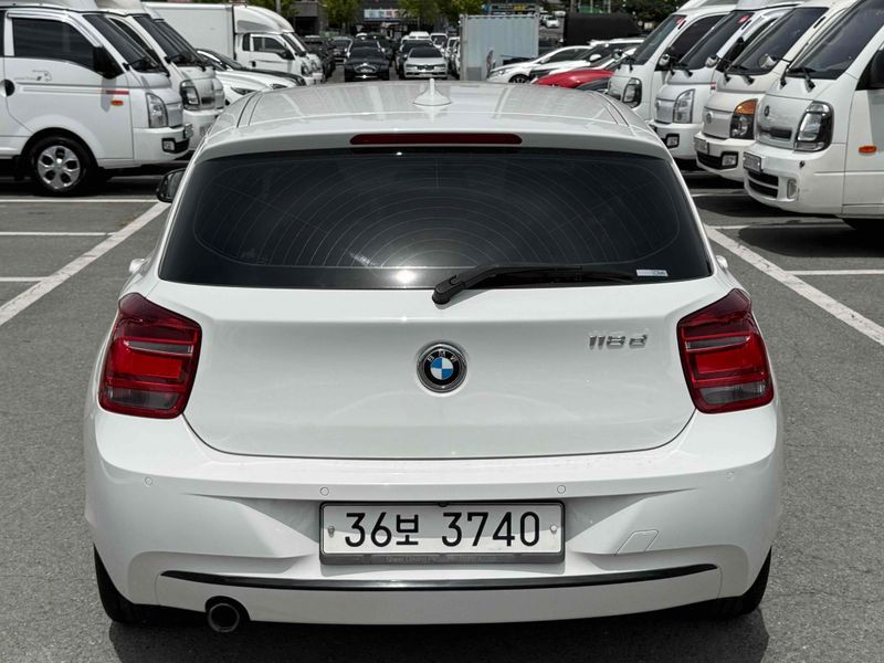 2015 BMW 1-Series 118d Sport 5Door photo 4