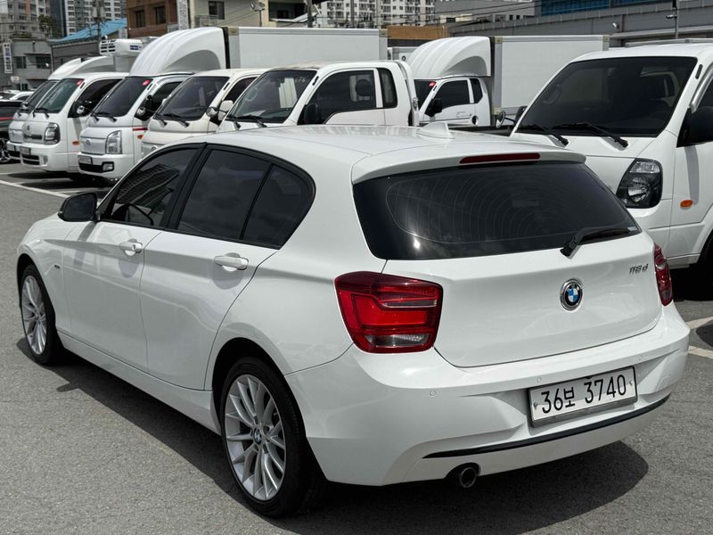 2015 BMW 1-Series 118d Sport 5Door photo 5