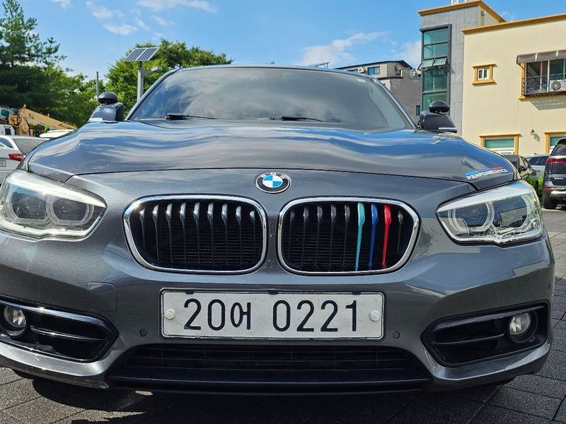 2016 BMW 1-Series 118d Sport 5Door photo 2