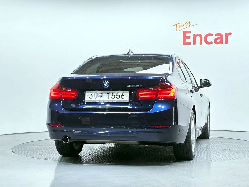 2014 BMW 3-Series 320i photo 4