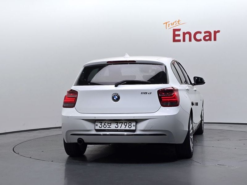 2015 BMW 1-Series 118d Sport 5Door photo 4