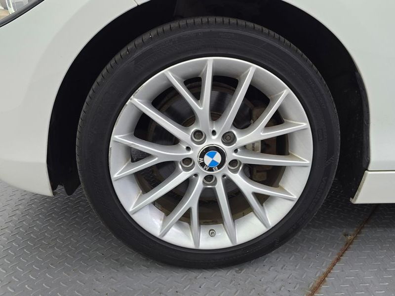 2015 BMW 1-Series 118d Sport 5Door photo 5