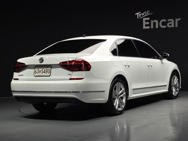 2018 Volkswagen Passat B8 2.0 TSI B7 photo 2