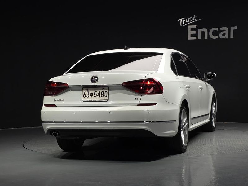 2018 Volkswagen Passat B8 2.0 TSI B7 photo 4