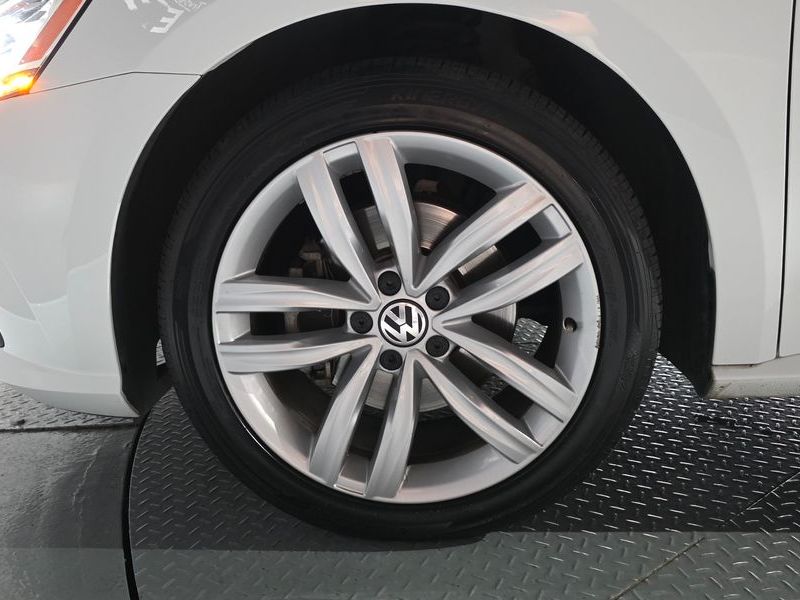 2018 Volkswagen Passat B8 2.0 TSI B7 photo 5