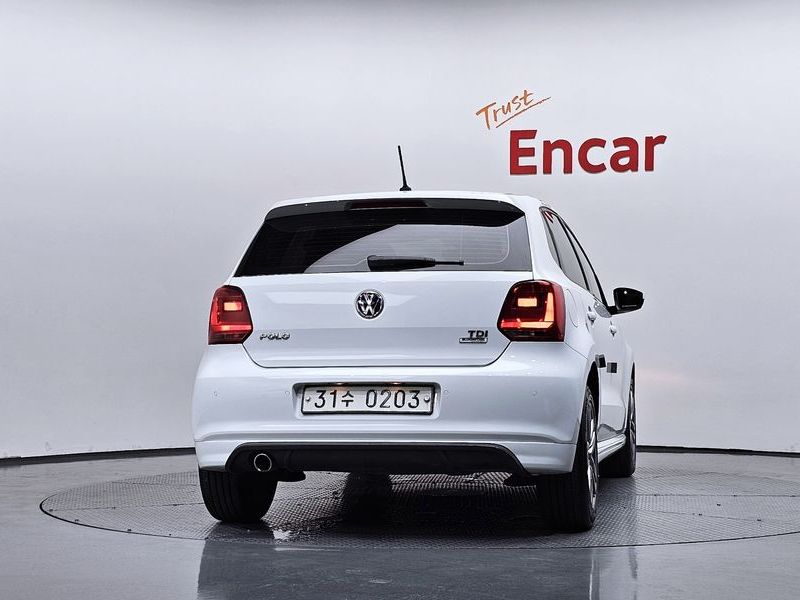 2016 Volkswagen Polo 1.4 TDI R-Line 5th photo 4