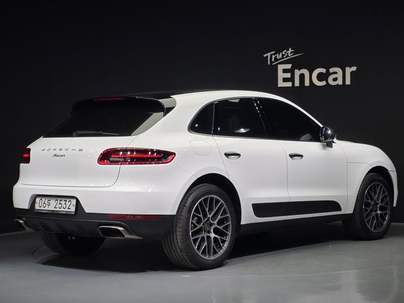 2018 Porsche Macan 95B 2.0 95B photo 2