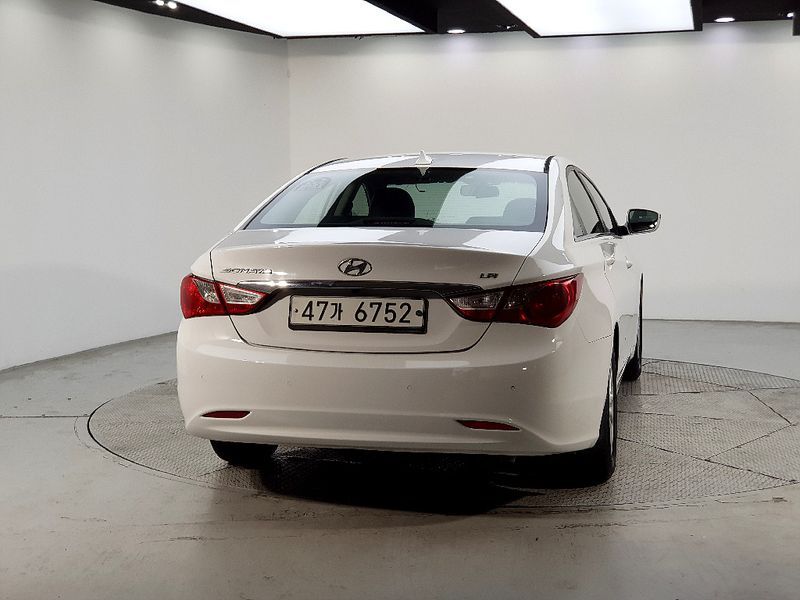 2012 Hyundai YF Sonata LPi Luxury photo 3