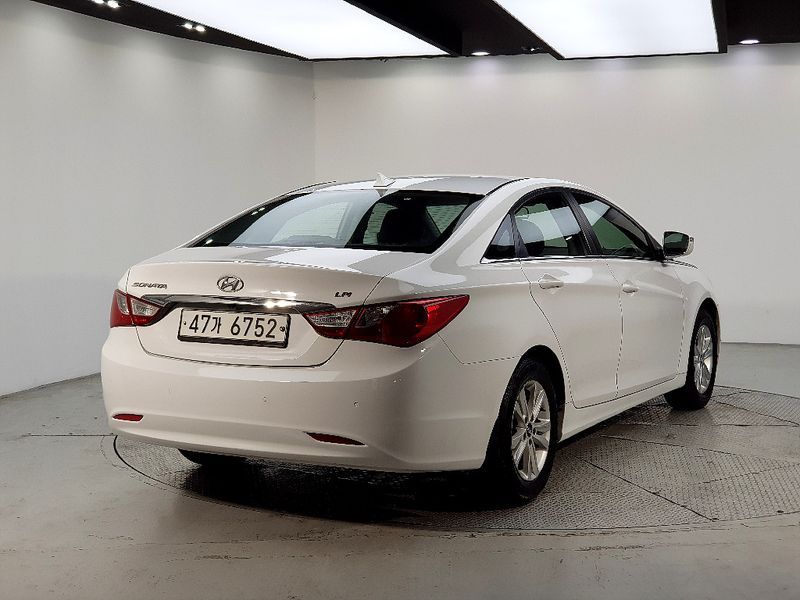 2012 Hyundai YF Sonata LPi Luxury photo 4