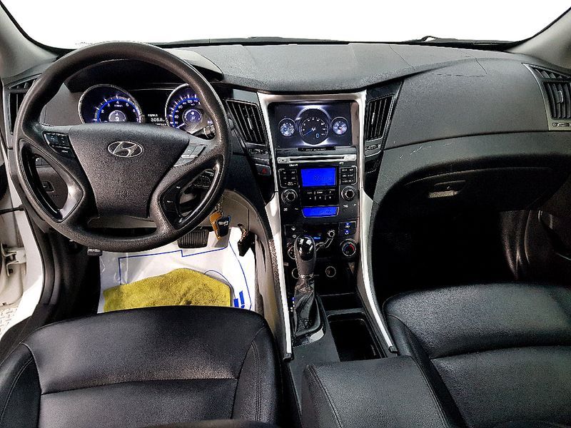 2012 Hyundai YF Sonata LPi Luxury photo 5