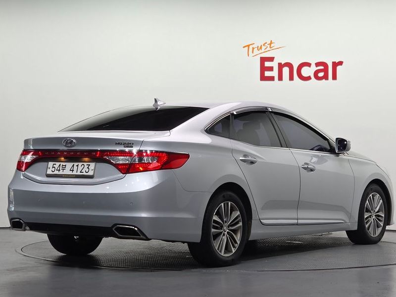 2015 Hyundai Grandeur HG HG220 Diesel Modern photo 2