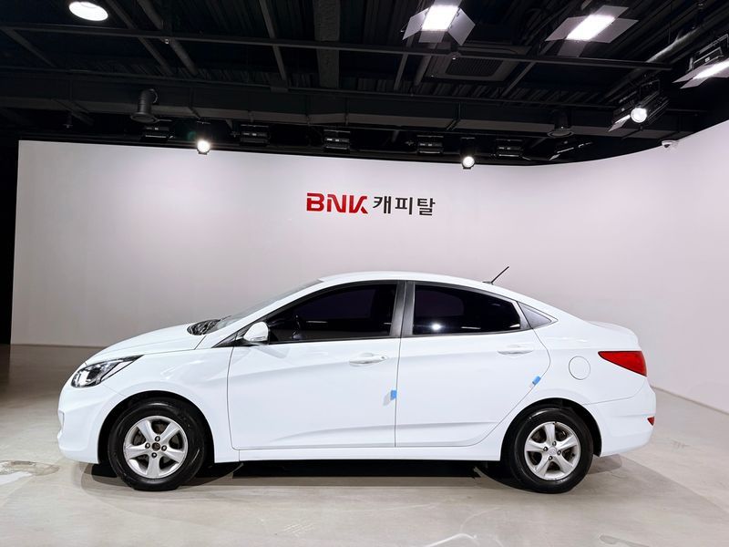 2014 Hyundai Accent 1.4 VVT Modern photo 3