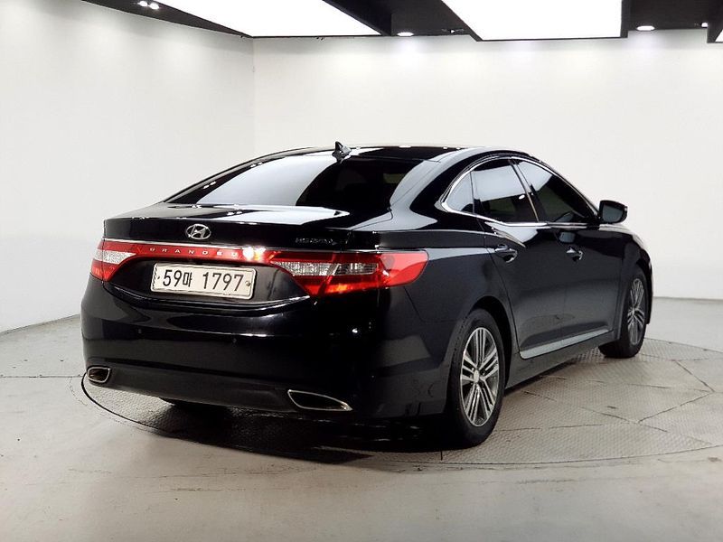 2013 Hyundai Grandeur HG HG240 Modern photo 4