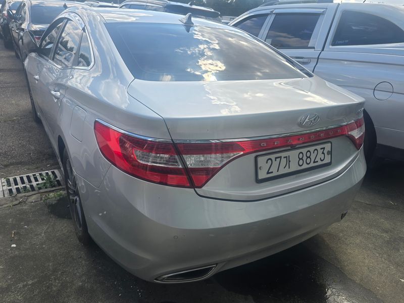 2013 Hyundai Grandeur HG HG240 Modern photo 5