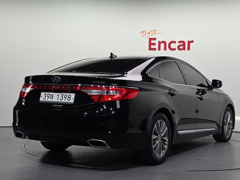 2015 Hyundai Grandeur HG HG240 Modern photo 2