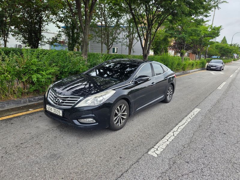 2012 Hyundai Grandeur HG HG240 Luxury photo 3